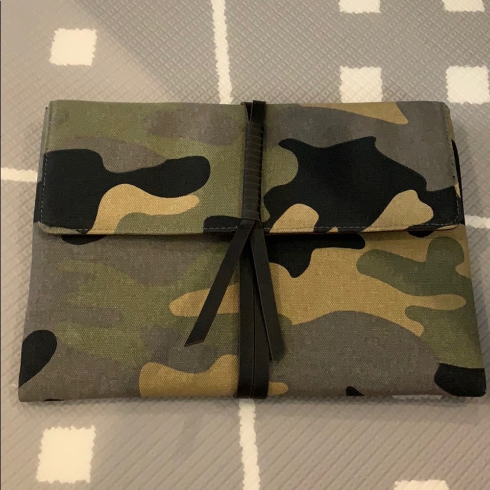 Camo Clutch